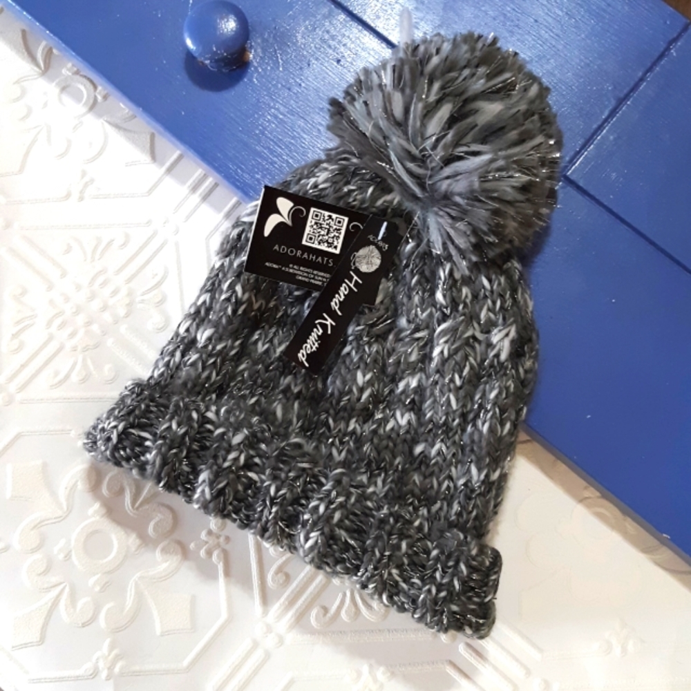 Beanie POM Hat Winter Ski Snow Gray Hand Knit Tags